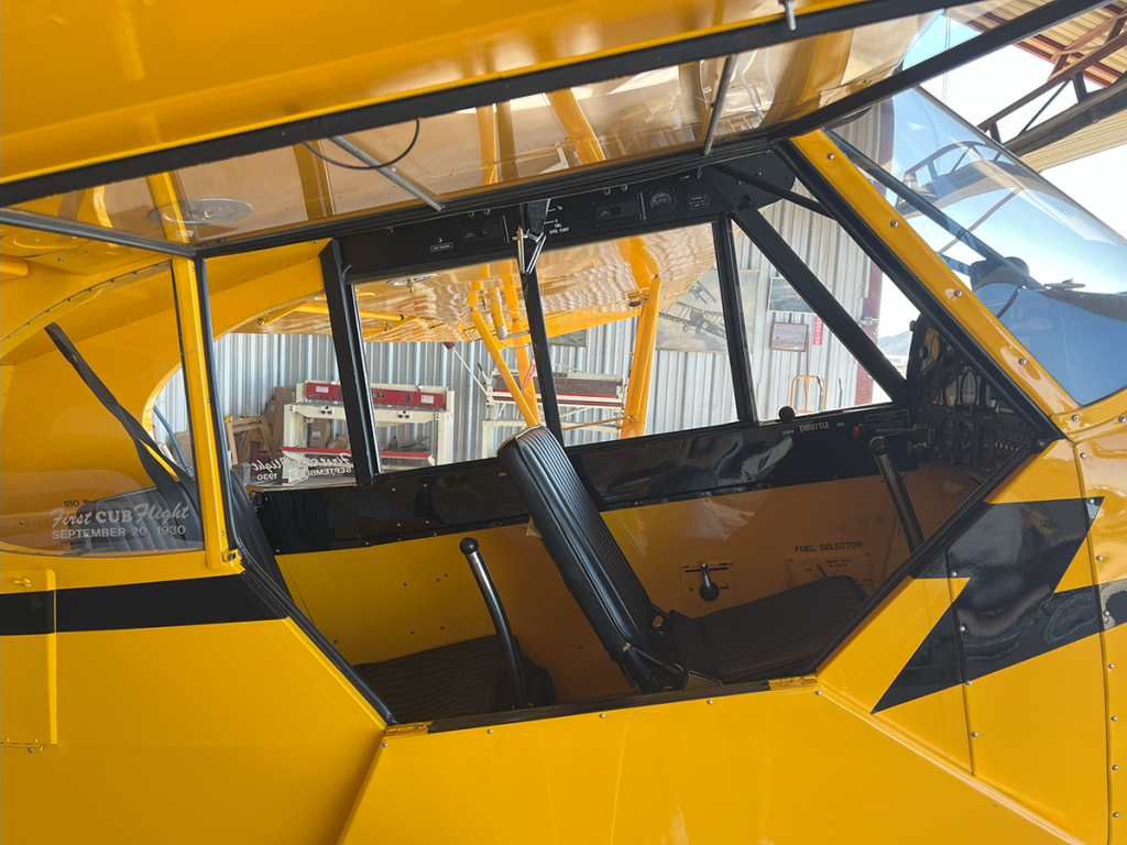 N821PC - Interior 01