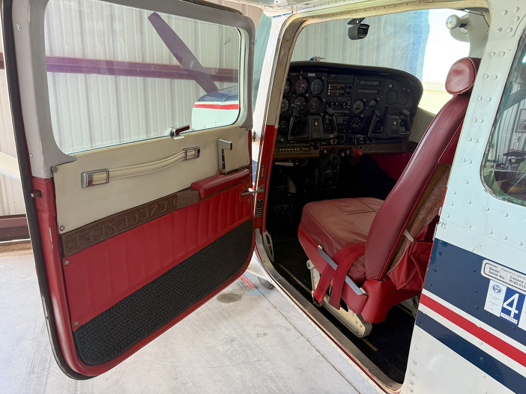 N5143S - Interior 01