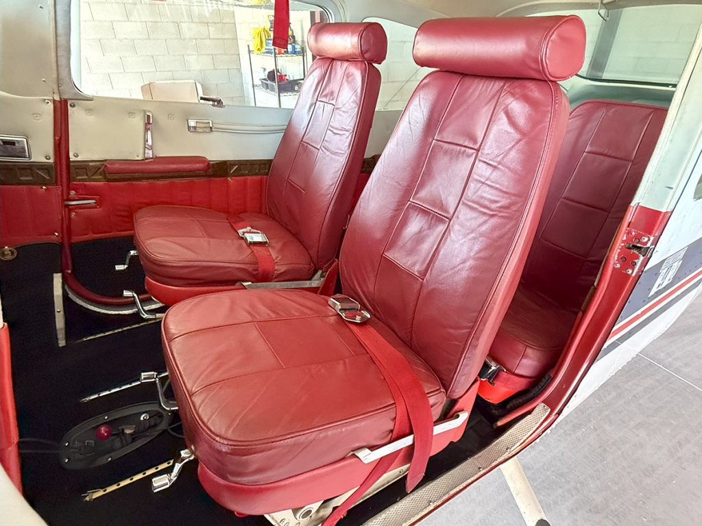 N5143S - Interior 02