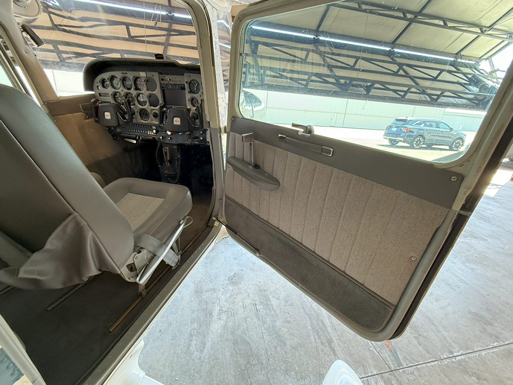 N736TC - Interior 02
