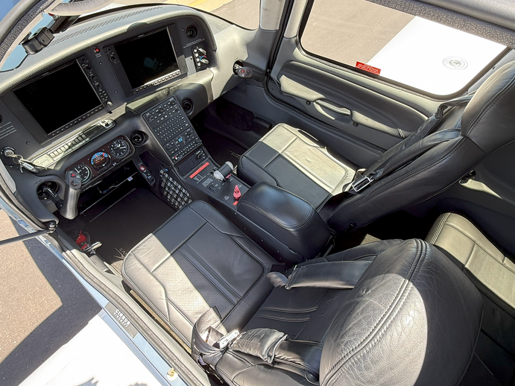 N89LF - Interior 05