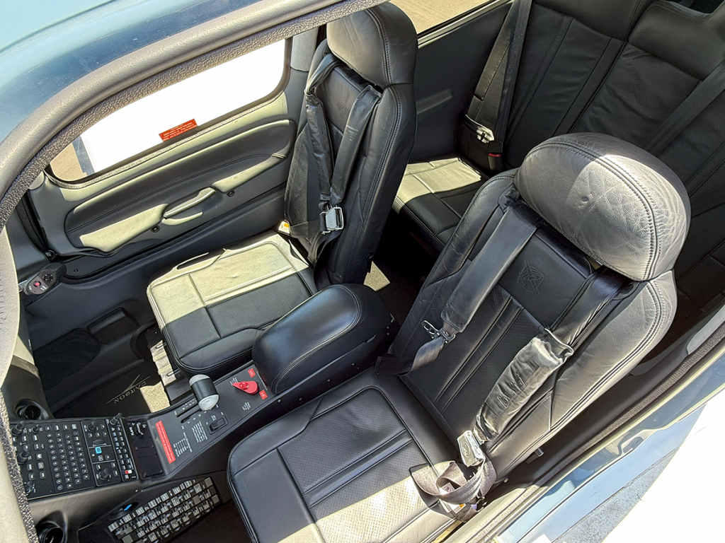 N89LF - Interior 06