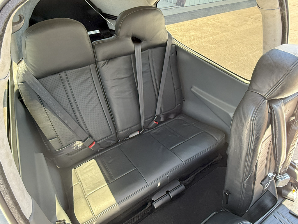 N89LF - Interior 08