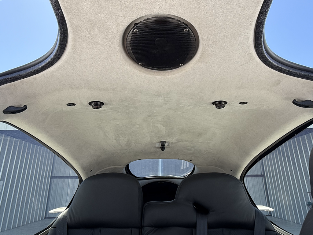 N89LF - Interior 09