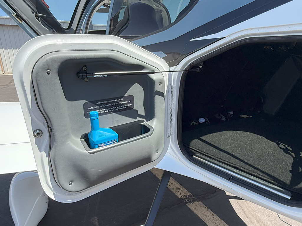 N89LF - Interior 12
