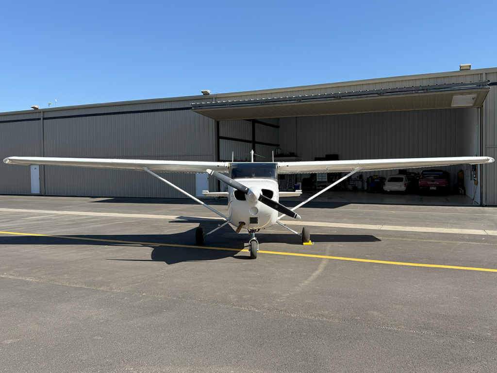 N7132Q - Exterior 01