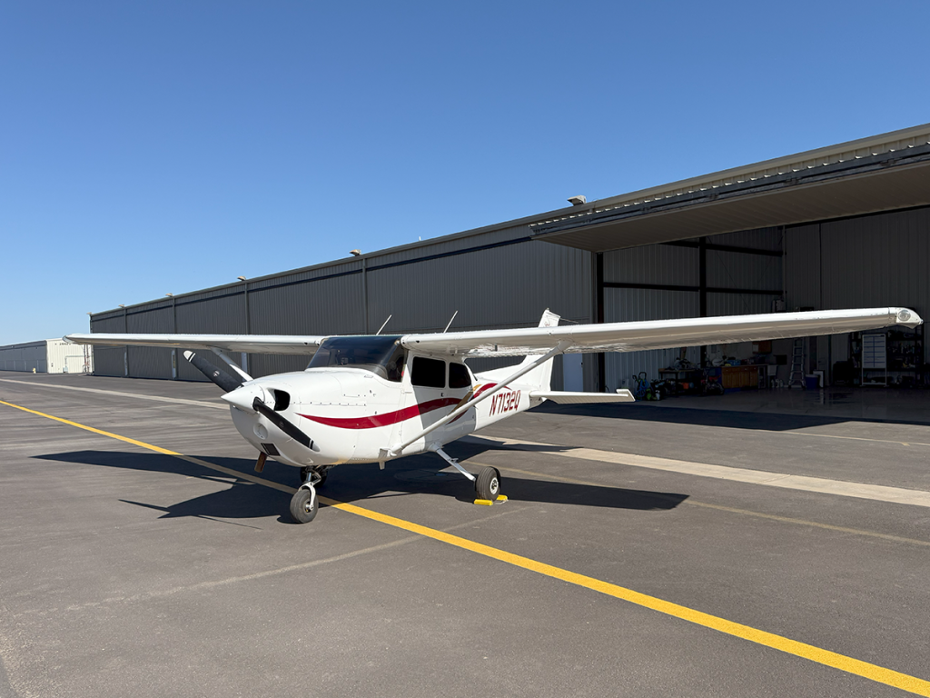 N7132Q - Exterior 02