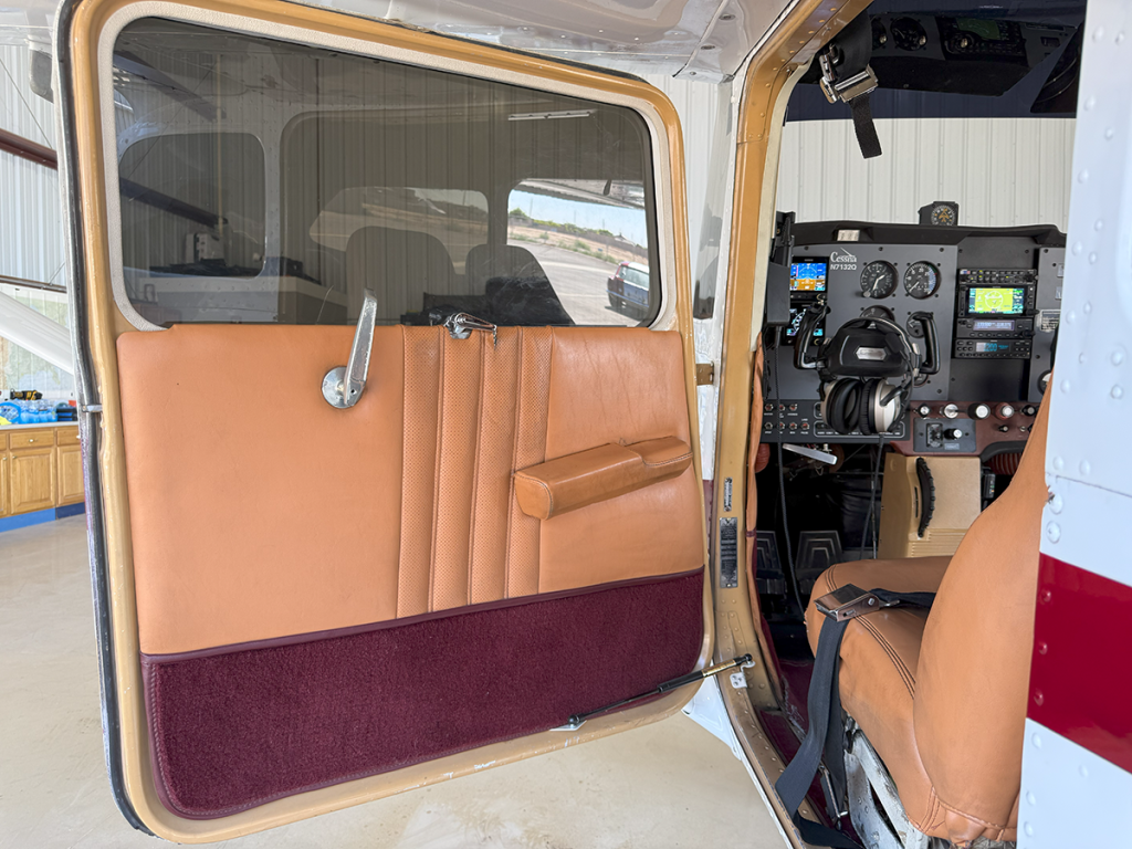 N7132Q - Interior 01