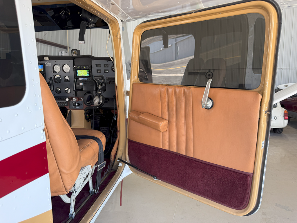 N7132Q - Interior 02