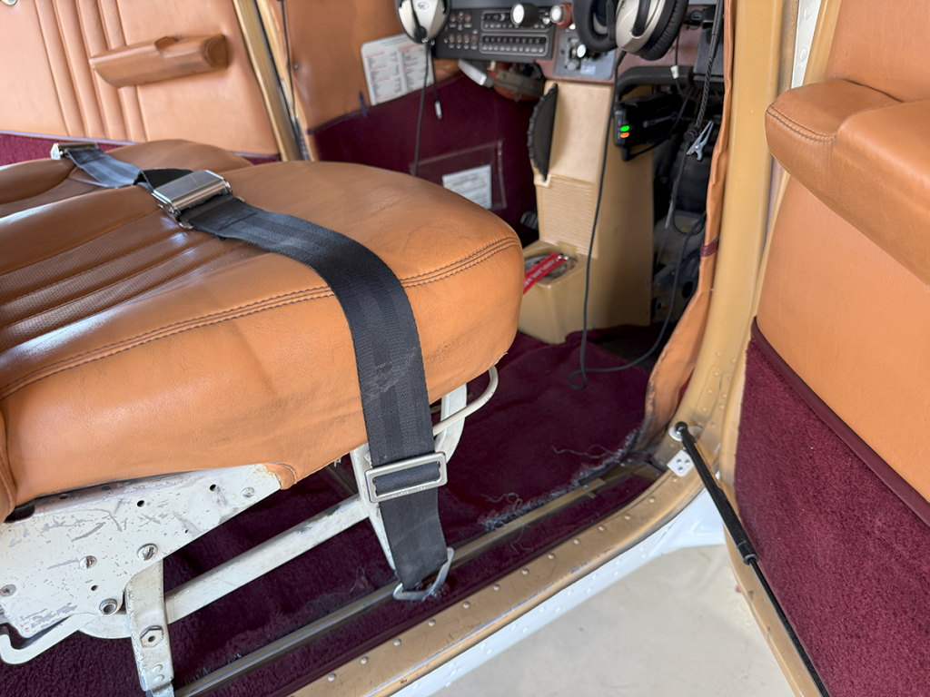 N7132Q - Interior 03