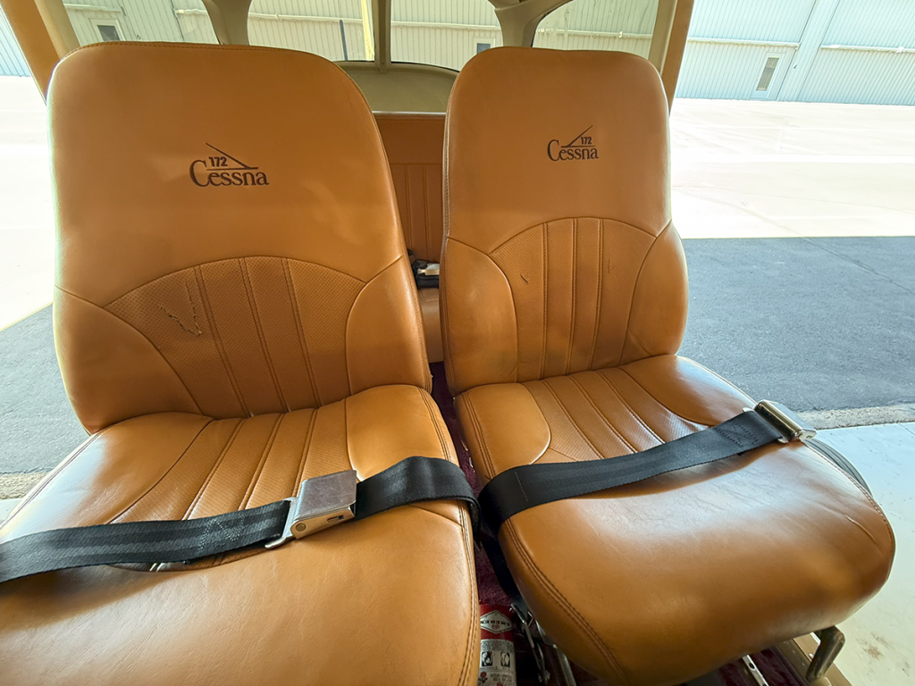 N7132Q - Interior 04