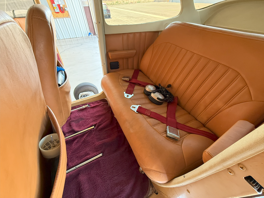 N7132Q - Interior 07