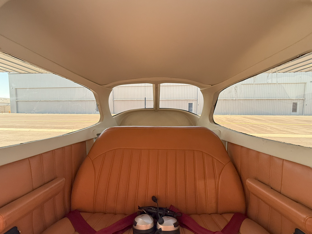 N7132Q - Interior 08