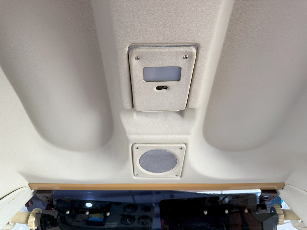 N7132Q - Interior 12