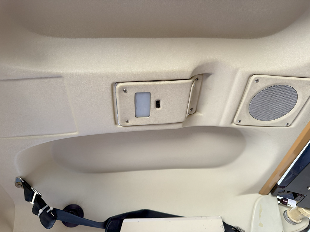 N7132Q - Interior 13