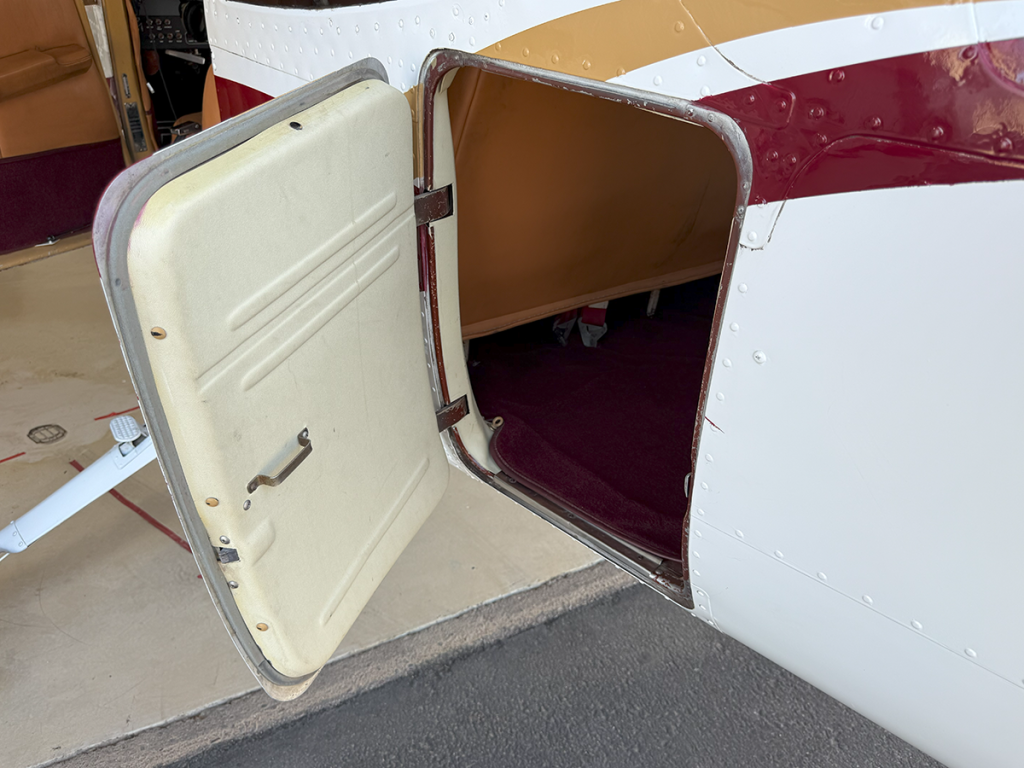 N7132Q - Interior 14