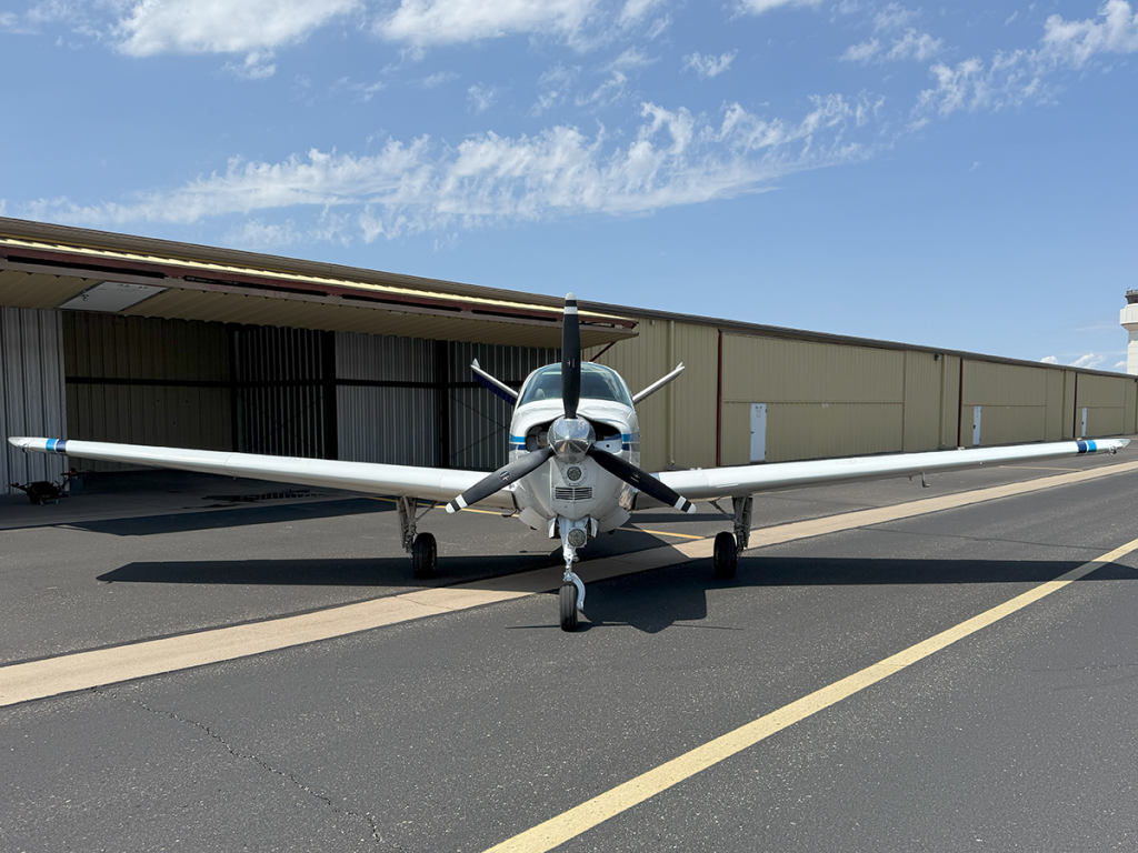 N76KU - Exterior 01