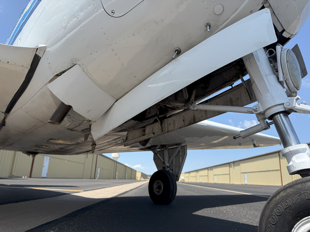 N76KU - Exterior 76