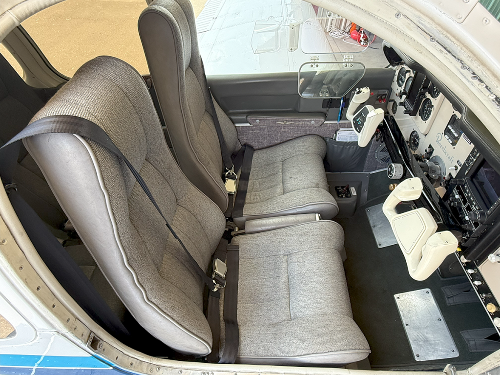 N76KU - Interior 02