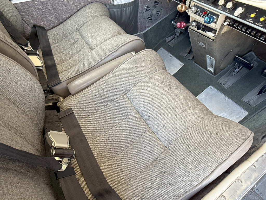 N76KU - Interior 03