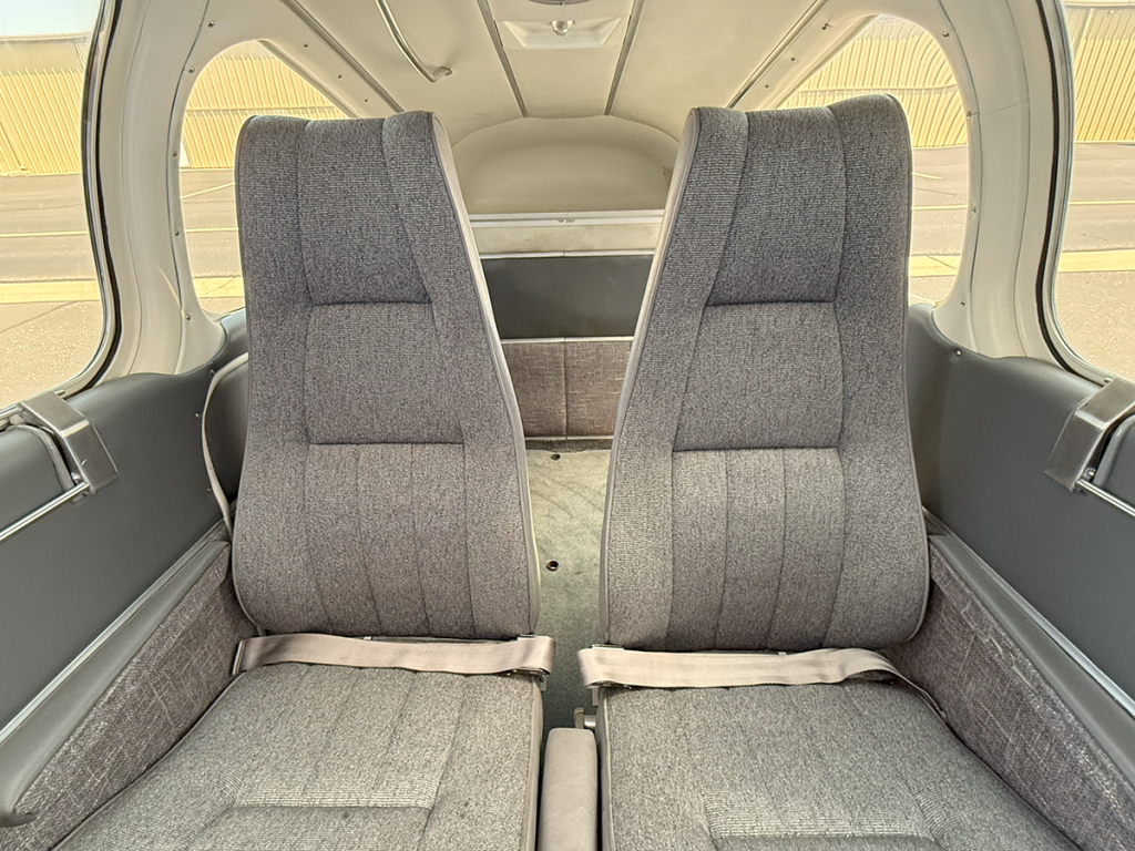 N76KU - Interior 05