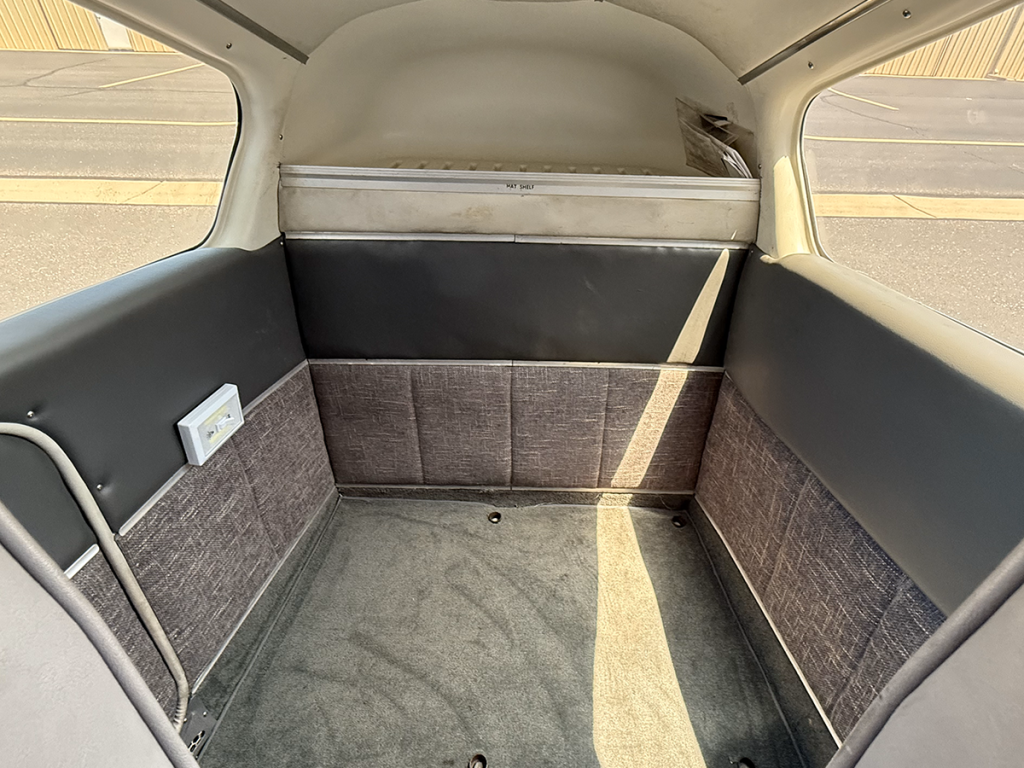 N76KU - Interior 06