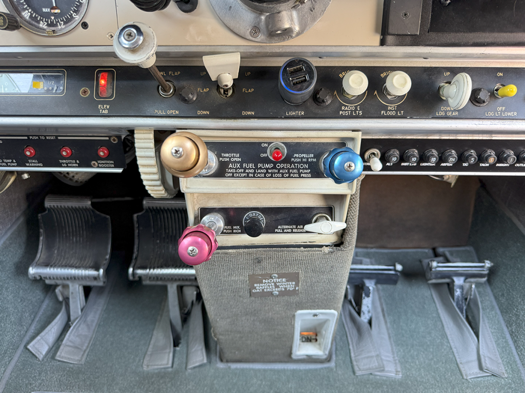 N76KU - Panel 06