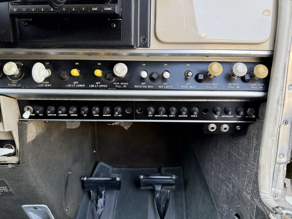 N76KU - Panel 07