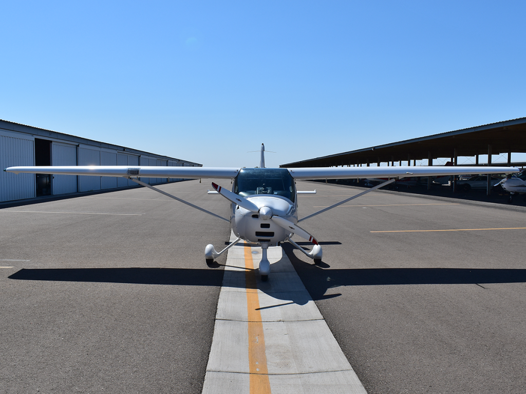 N208GX - Exterior 01