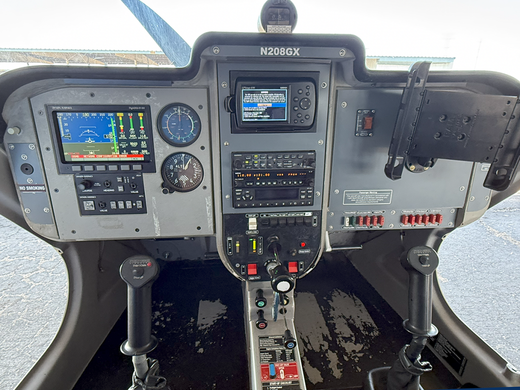 N208GX - Interior 01