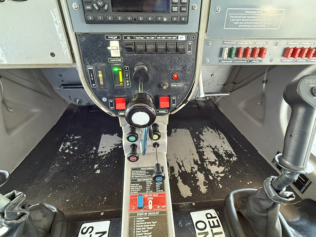 N208GX - Interior 04