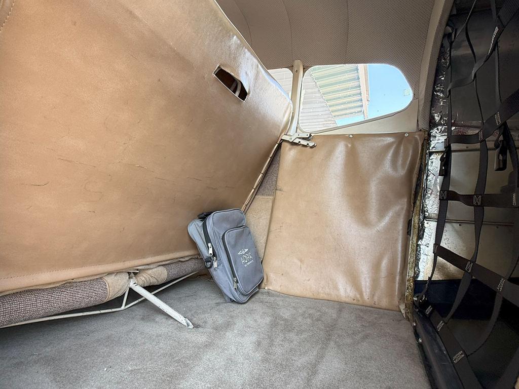 N9022X - Interior 17