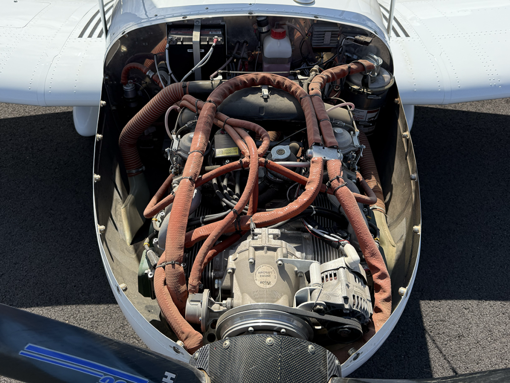 N564BL - Engine 01
