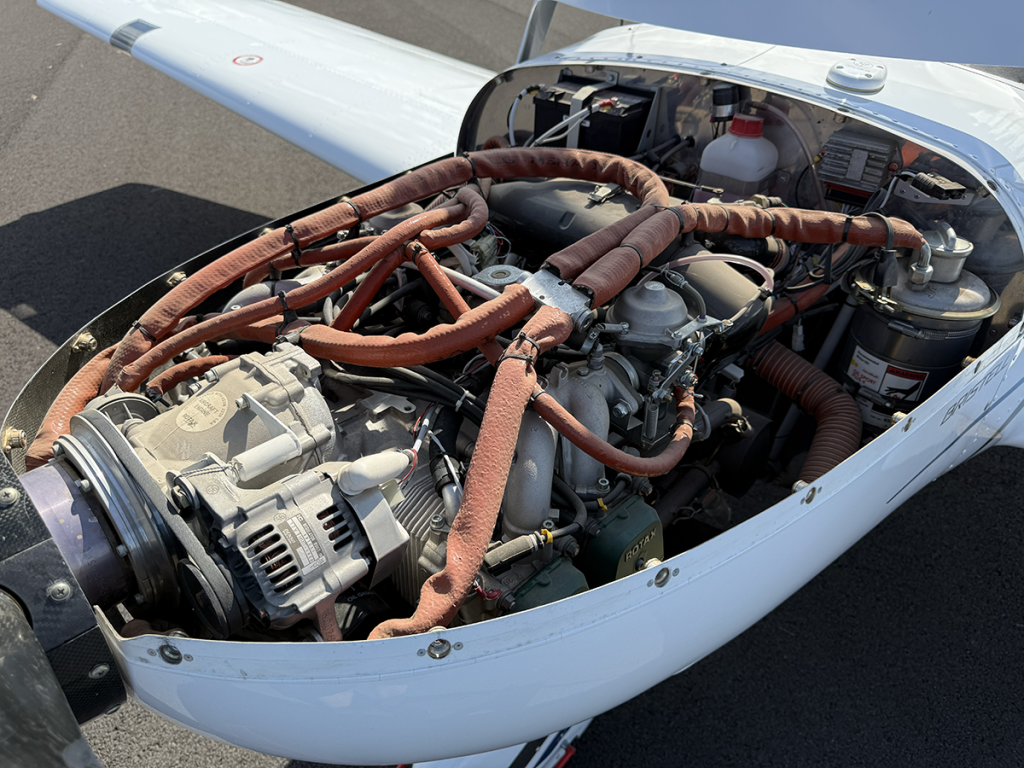 N564BL - Engine 02