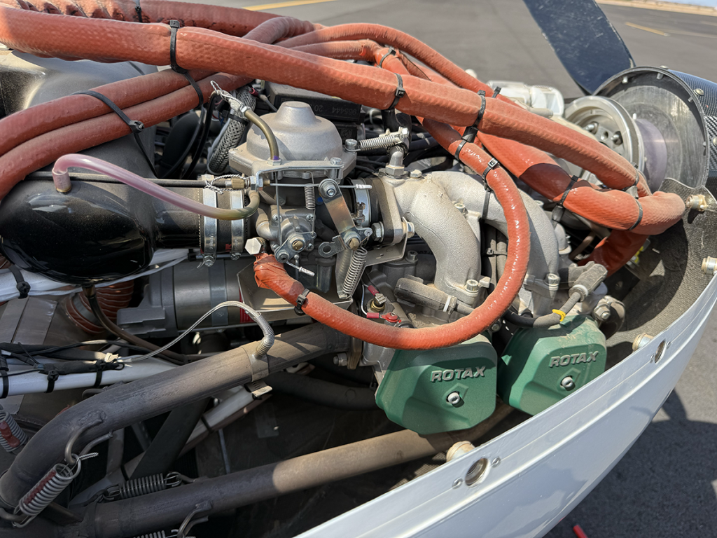 N564BL - Engine 03