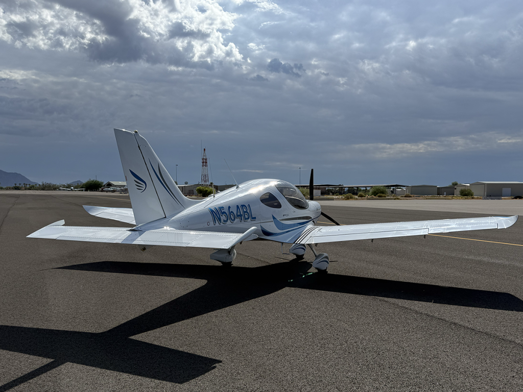 N564BL - Exterior 09