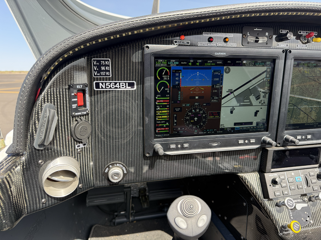 N564BL - Panel 03