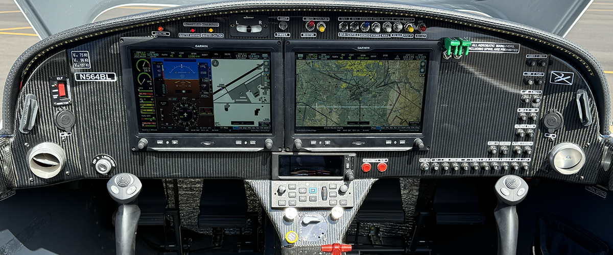 N564BL - short wide panel N564BL - short wide panel