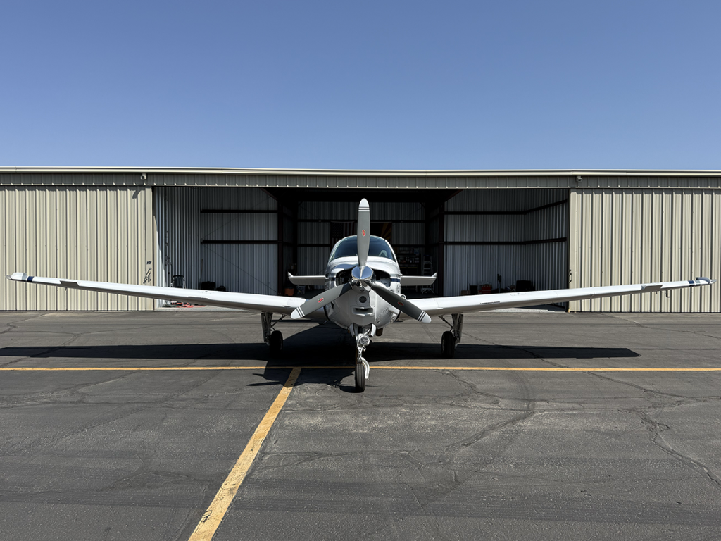 N668DE - Exterior 01