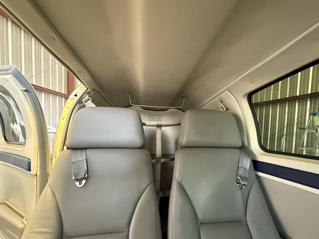 N668DE - Interior 04