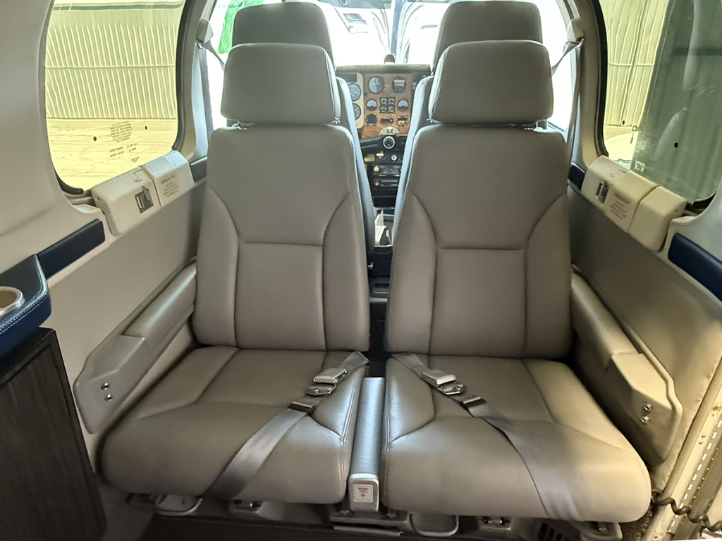 N668DE - Interior 07