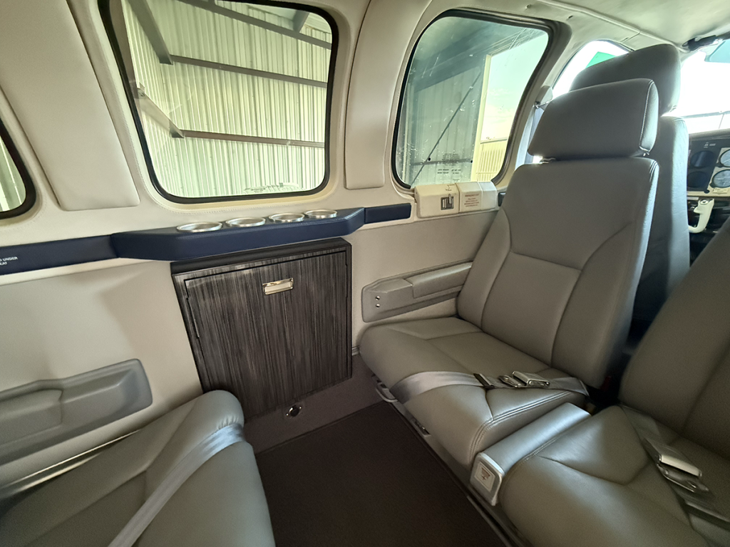 N668DE - Interior 08
