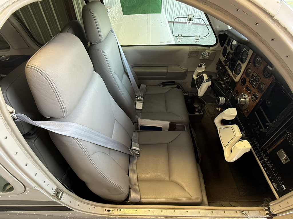 N668DE - Interior 10