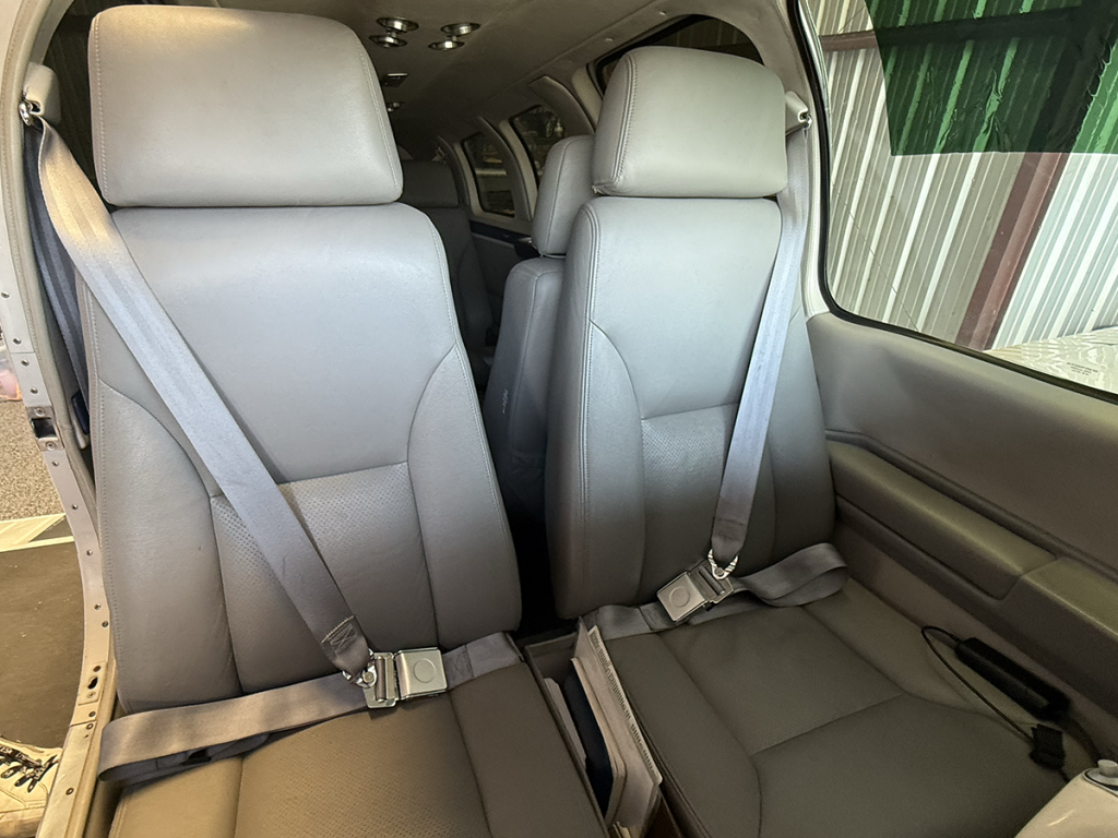N668DE - Interior 11