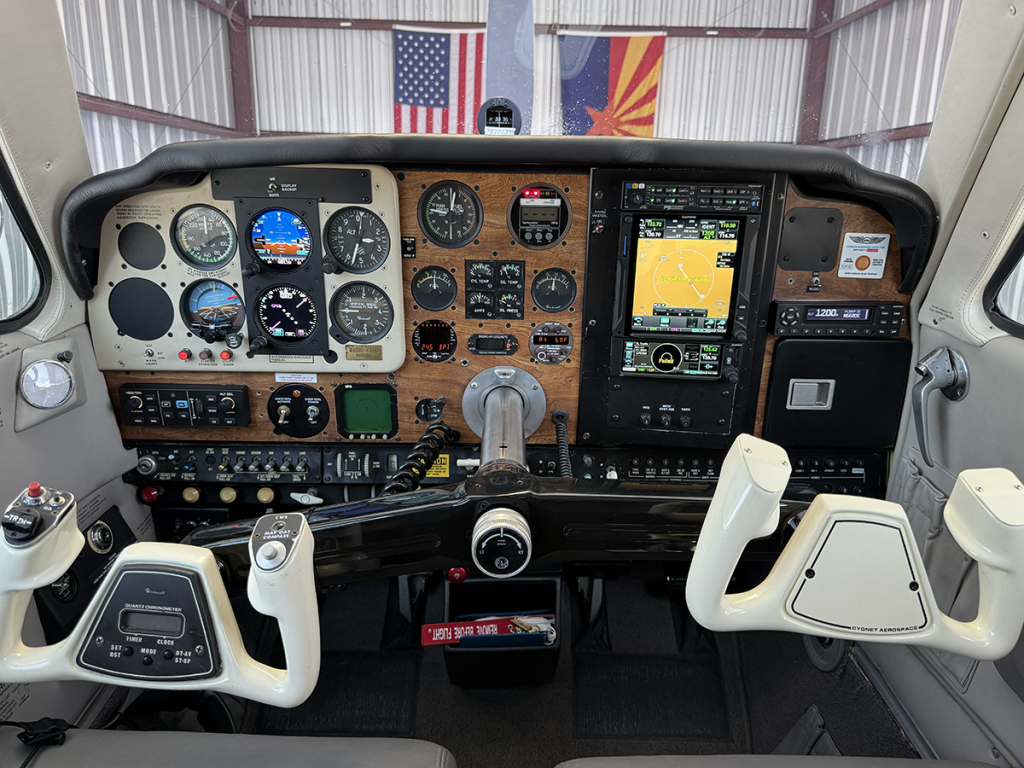 N668DE - Panel 01