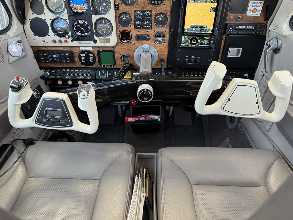 N668DE - Panel 02