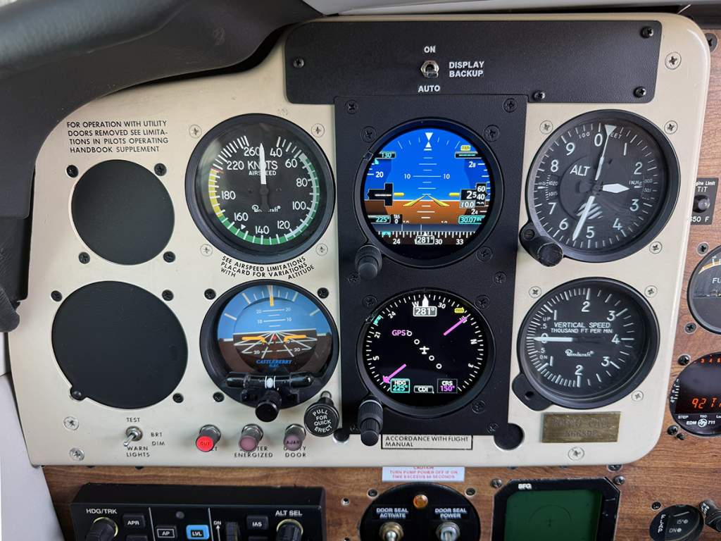 N668DE - Panel 03