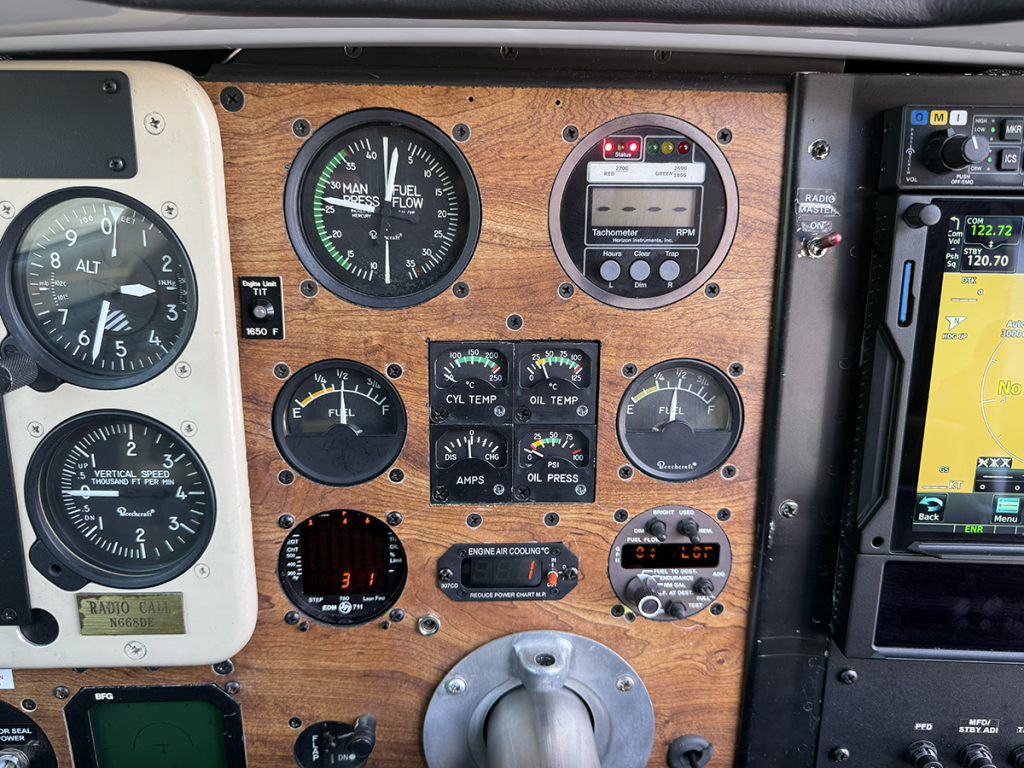 N668DE - Panel 05