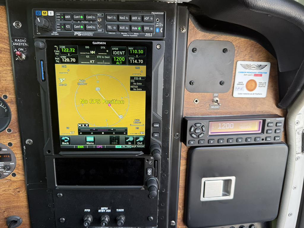 N668DE - Panel 06