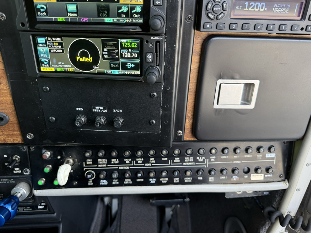 N668DE - Panel 07
